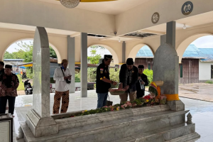 SULTAN KUTAI KARTANEGARA MELAKUKAN BESAWAI DI DESA KUTAI LAMA