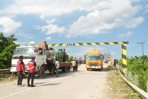 PORTAL PEMBATAS DIPASANG DIJEMBATAN AJI BATARA AGUNG DEWA SAKTI